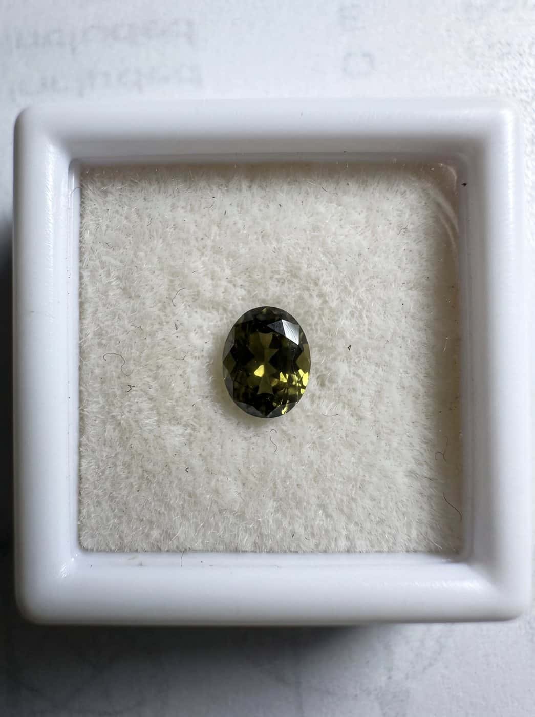 Green Tanzanite Oval, 0.75 ct
