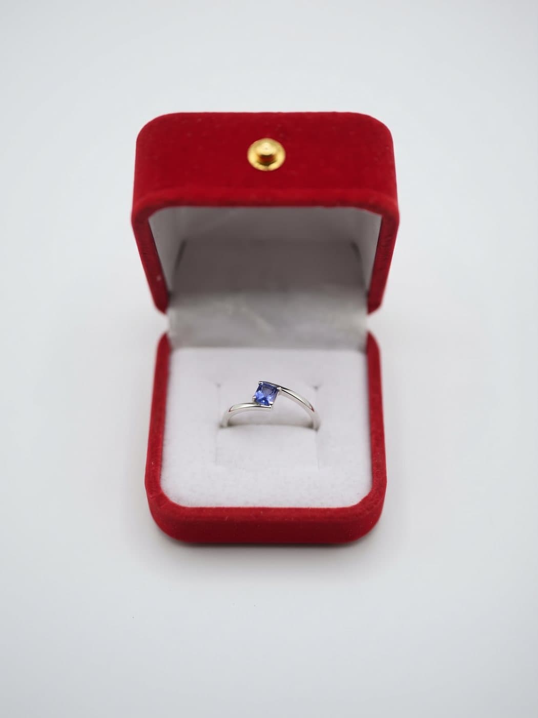 Tanzanite Bypass Ring, 0.90 ct (Size 16)